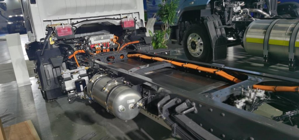航続420km+16分急速充電、Chenglong EV2純電軽卡が城配輸送をリード