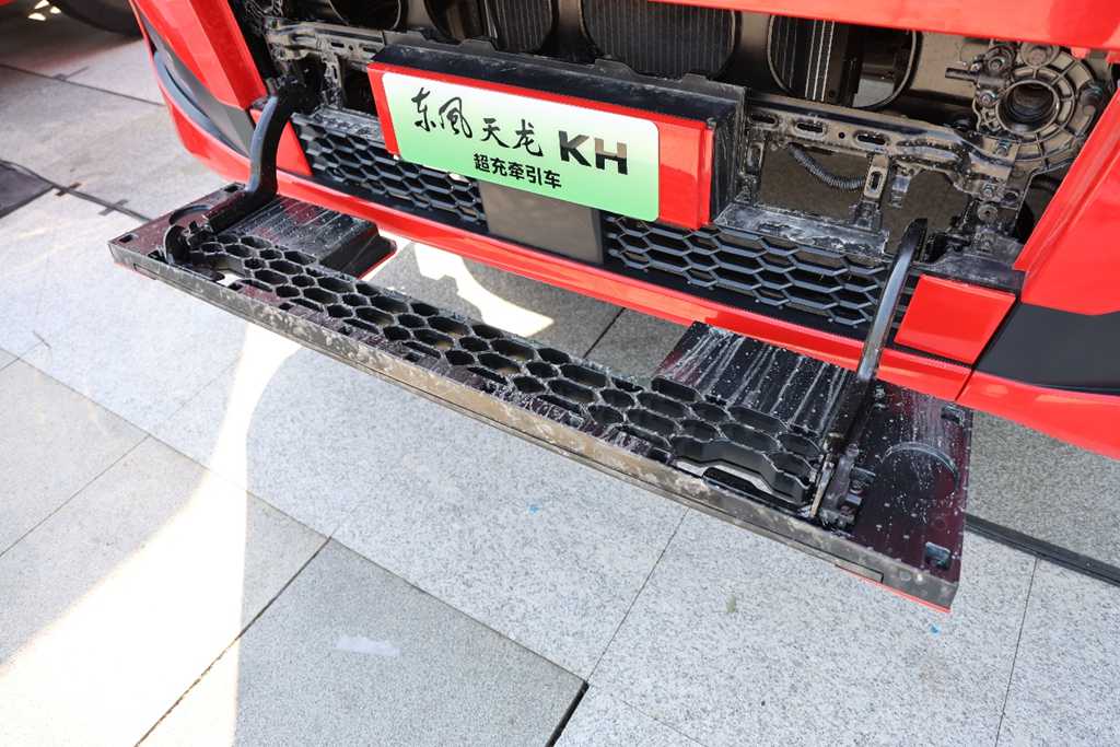 18分で80%まで充電！東風天龍KHが超充電重卡を発表、運転室も全面アップグレード