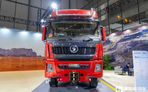 国産最強の大物輸送トラクター？8×8駆動＋ATトランスミッション＋660馬力、陝汽徳龍X5000大物車を徹底撮影