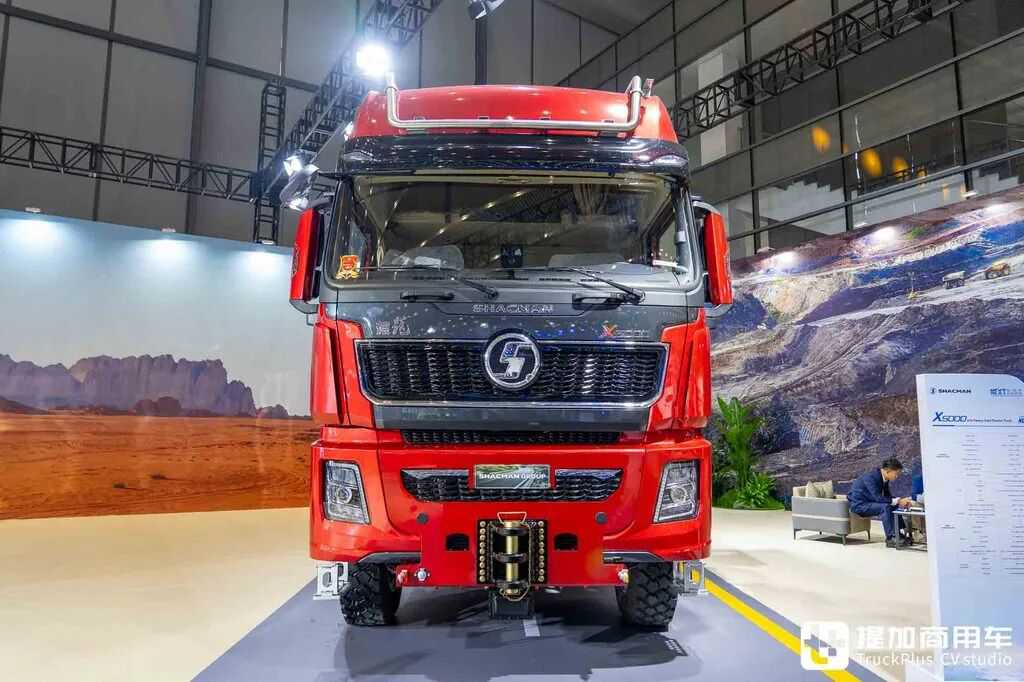 国産最強の大物輸送トラクター?8×8駆動+ATトランスミッション+660馬力、陝汽徳龍X5000大物車を徹底撮影