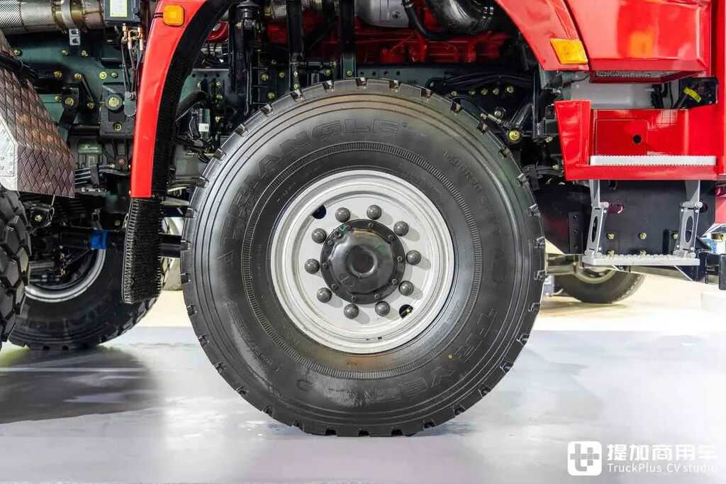 国産最強の大物輸送トラクター？8×8駆動＋ATトランスミッション＋660馬力、陝汽徳龍X5000大物車を徹底撮影