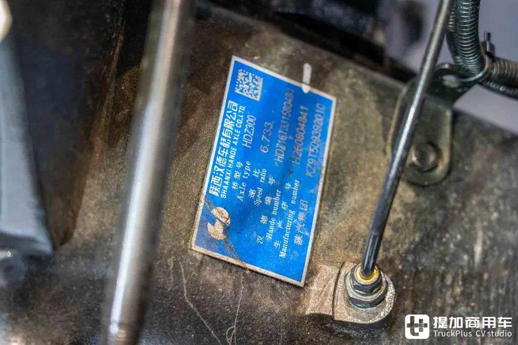 国産最強の大物輸送トラクター？8×8駆動＋ATトランスミッション＋660馬力、陝汽徳龍X5000大物車を徹底撮影