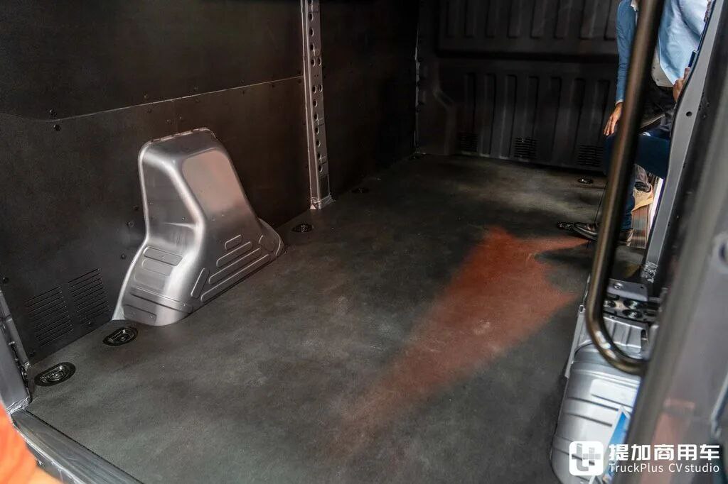 国内では珍しいBYDのバン？四駆オプションと外部給電対応——BYD E-Valiを徹底的に実車取材